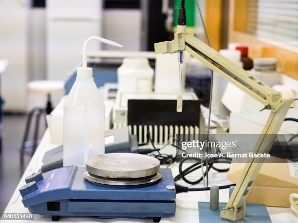 agitator and laborator heater in a laboratory of molecular biology. spain - laboratory shaker stock pictures, royalty-free photos & images