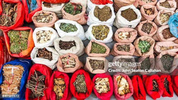 herbs and spices in yangshuo - yangshuo imagens e fotografias de stock