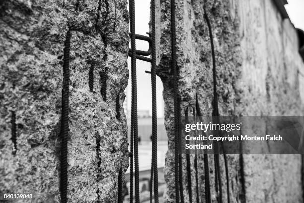 berlin wall memorial - cold war stock pictures, royalty-free photos & images