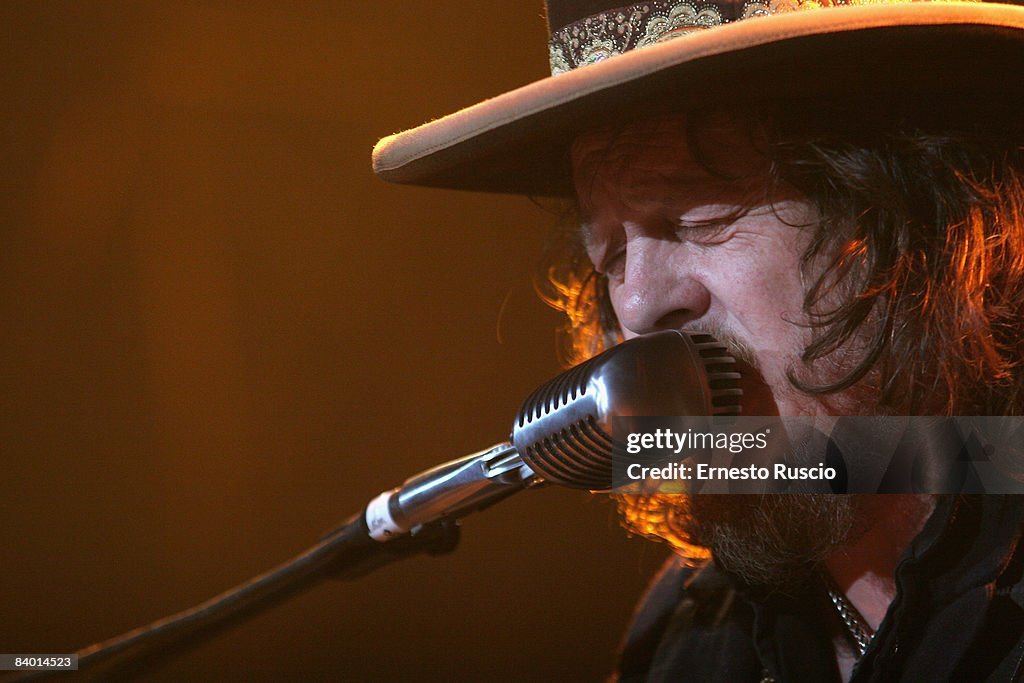Zucchero Fornaciari Performs At Palalottomatica - December 12, 2008