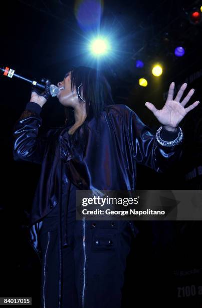 Recording artist Brandy performs at Z100's Jingle Ball pre-show at Roseland on December 12, 2008 in New York City.