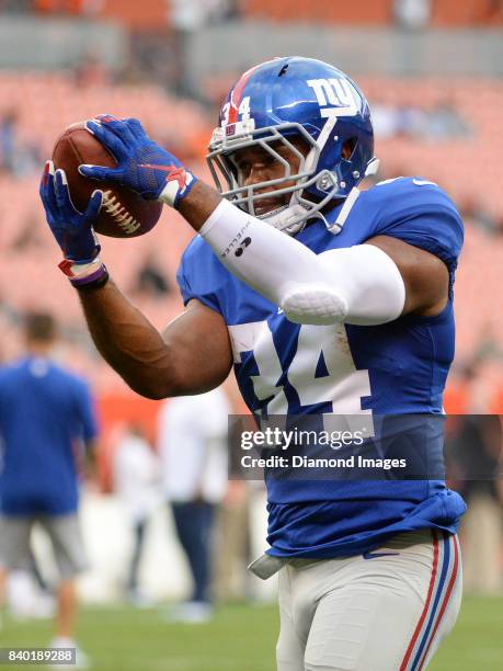 Running back Shane Vereen of the New York Giants catches a pass prior to a preseason game on April 27, 2017 against the Cleveland Browns at...