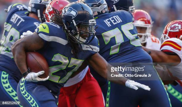Running back Eddie Lacy of the Seattle Seahawks rushes against the Kansas City Chiefs at CenturyLink Field on August 25, 2017 in Seattle, Washington.