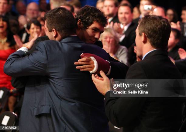 Quarterback Sam Bradford of the University of Oklahoma is congratulated by Quarterback Tim Tebow of the University of Florida and Quarterback Colt...