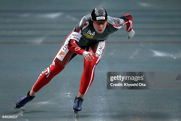 Christine Nesbitt of Canada competes in the Ladies 500m Division A during the Essent ISU World Cup Speed Skating Nagano at the Nagano Olympic...