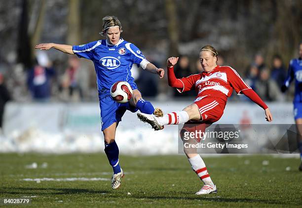 Jennifer Zietz of Potsdam and Melanie Behringer of Muenchen battle for the ball during the Women Bundesliga match between Bayern Muenchen and FFC...