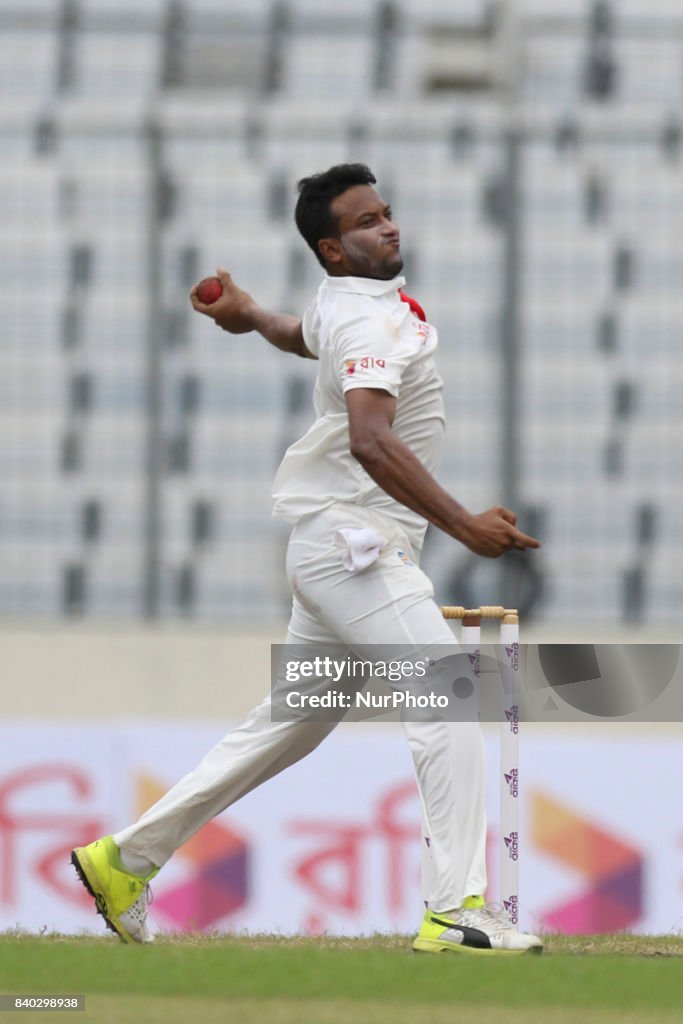 Bangladesh v Australia - 1st Test: Day 2