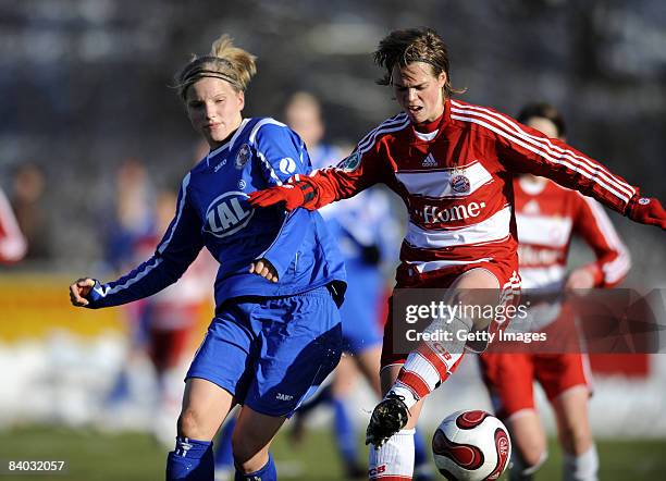 Tabea Kemme of Potsdam and Katharina Baunach of Muenchen challenge for the ball during the Women Bundesliga match between Bayern Muenchen and FFC...