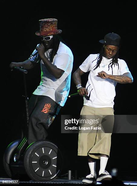 Rappers T-Pain and Lil Wayne perform as part of the I Am Music World Tour at American Airlines Arena on December 14, 2008 in Miami, Florida.