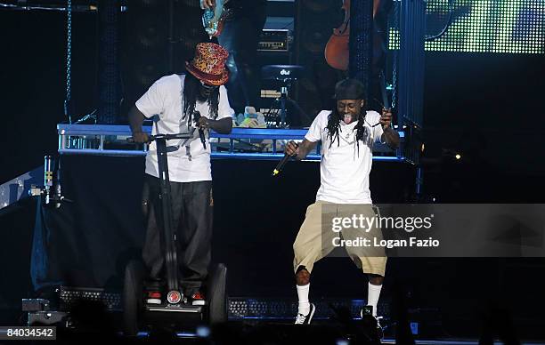 Rappers T-Pain and Lil Wayne perform as part of the I Am Music World Tour at American Airlines Arena on December 14, 2008 in Miami, Florida.