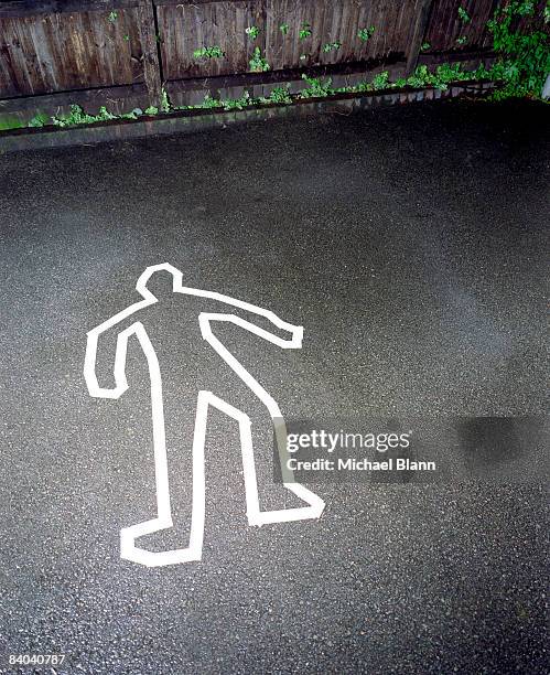 murder crime scene with white outline of man - crime scene stockfoto's en -beelden