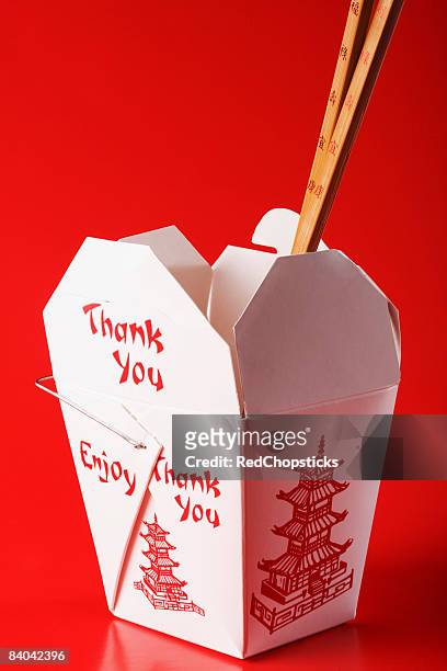 close-up of chopsticks in a chinese takeout box - chinese takeout 個照片及圖片檔