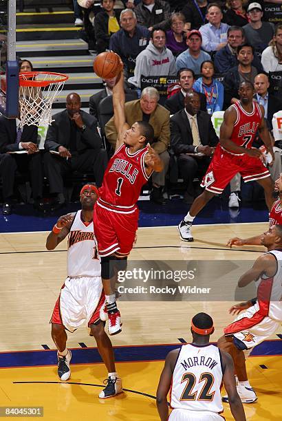 Derrick Rose of the Chicago Bulls goes for a dunk against the Golden State Warriors during the game on November 21, 2008 at Oracle Arena in Oakland,...