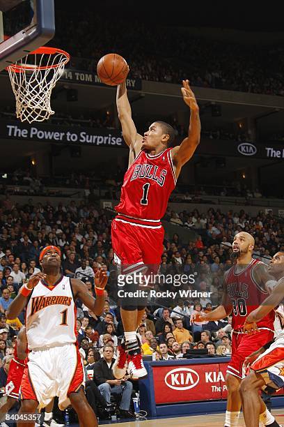 Derrick Rose of the Chicago Bulls goes for a dunk against the Golden State Warriors during the game on November 21, 2008 at Oracle Arena in Oakland,...
