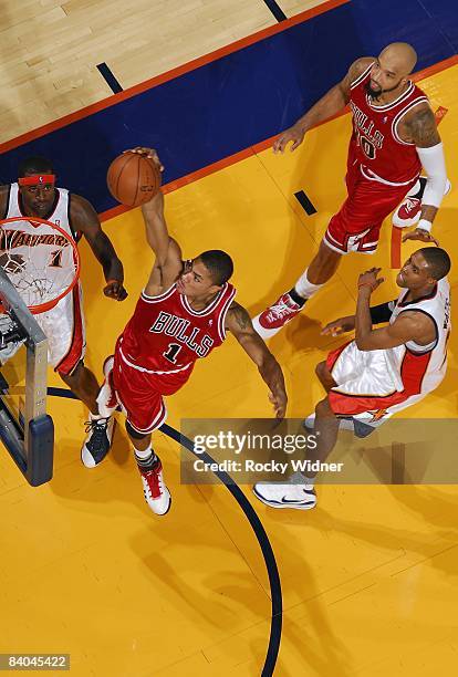 Derrick Rose of the Chicago Bulls goes for a dunk against the Golden State Warriors during the game on November 21, 2008 at Oracle Arena in Oakland,...