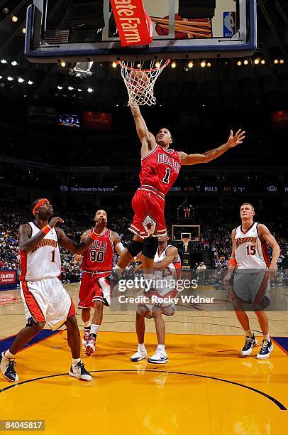 Derrick Rose of the Chicago Bulls goes for a dunk against the Golden State Warriors during the game on November 21, 2008 at Oracle Arena in Oakland,...