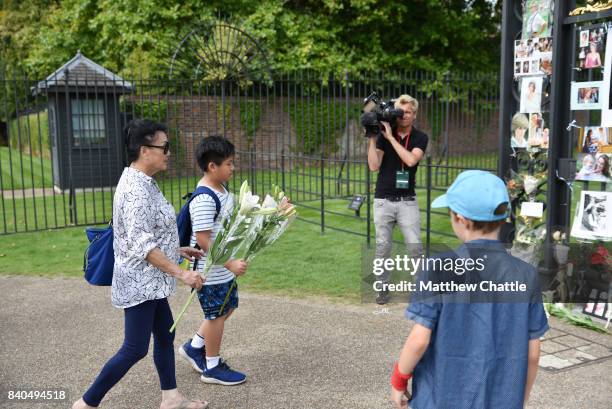 People commemorate the 20th anniversary of Princess Diana by laying flowers and tributes at Kensington Palace on August 29, 2017 in London, England....