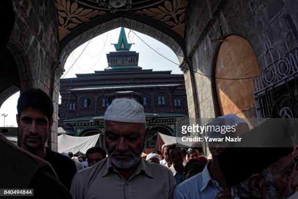 Kashmiri Muslims enter the shrine of Khaniqahi mullah during a festival on August 29, 2017 in Srinagar, the summer capital of Indian administered...