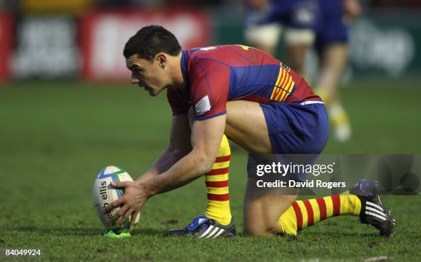 Dan Carter of Perpignan lines up a penalty during the Heineken Cup match between Perpignan and Leicester Tigers at Stade Aime Giral on December 14,...