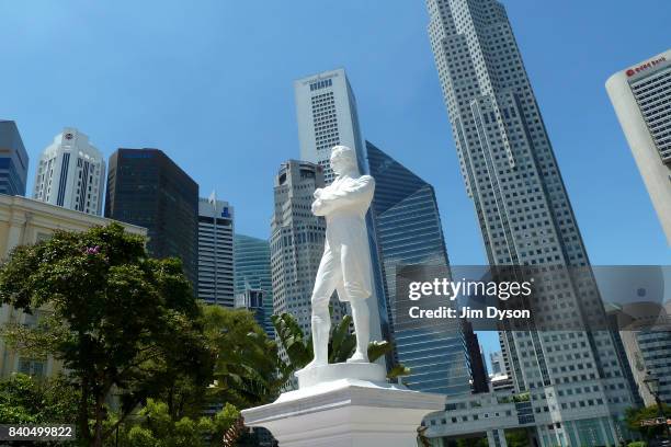 Patung Raffles 125 Raffles Statue Stock Photos, High-Res Pictures, and Images - Getty ...