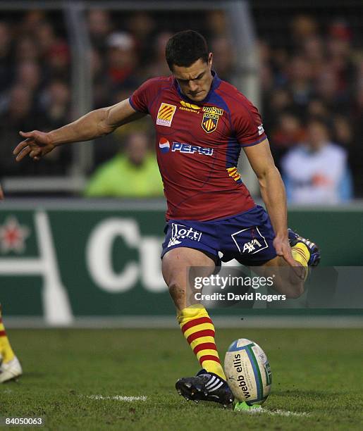 Dan Carter of Perpignan takes a penalty during the Heineken Cup match between Perpignan and Leicester Tigers at Stade Aime Giral on December 14, 2004...