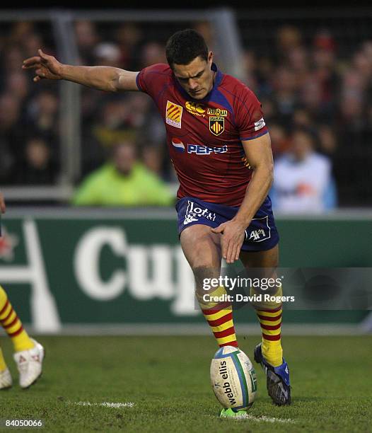 Dan Carter of Perpignan takes a penalty during the Heineken Cup match between Perpignan and Leicester Tigers at Stade Aime Giral on December 14, 2004...