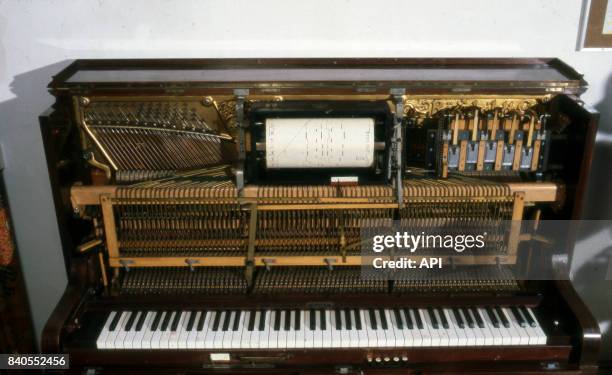 Intérieur d'un piano mécanique.