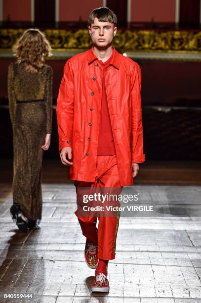 Model walks the runway during A La Garconne fashion show as part of Sao Paulo N44 Fashion Week Spring/Summer 2018 on August 26, 2017 in Sao Paulo,...