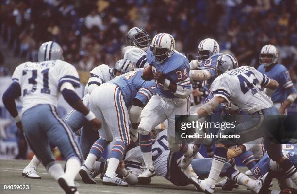 Houston Oilers Earl Campbell in action vs Dallas Cowboys. Houston, TX CREDIT: John Iacono