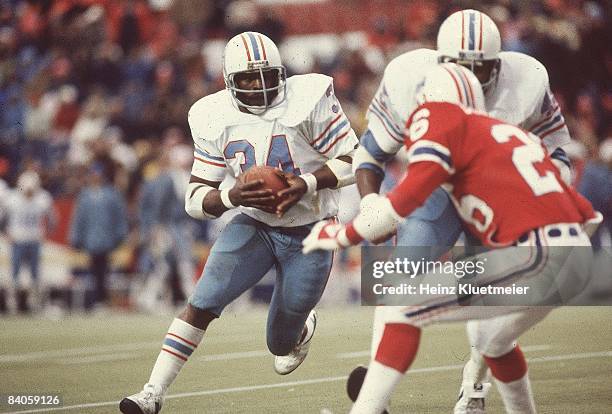Playoffs: Houston Oilers Earl Campbell in action vs New England Patriots. Foxborough, MA CREDIT: Heinz Kluetmeier