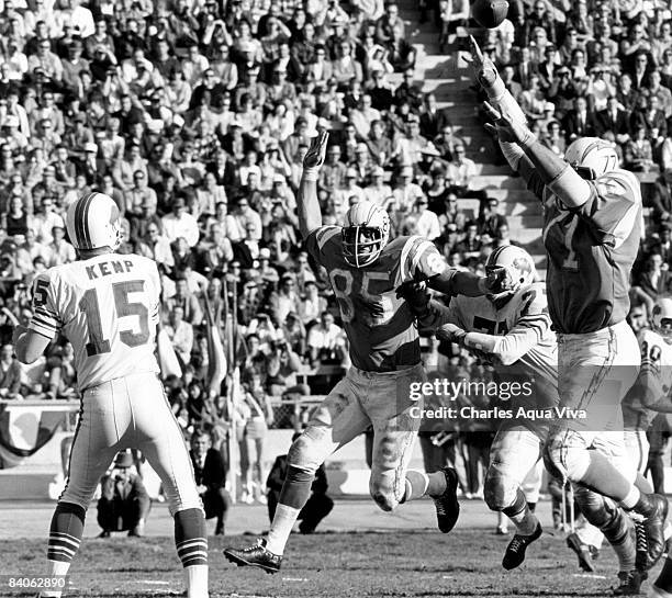 Buffalo Bills quarterback Jack Kemp throws the ball over San Diego Chargers defensive end Bob Petrich and defensive tackle Ernie Ladd during a 23-0...