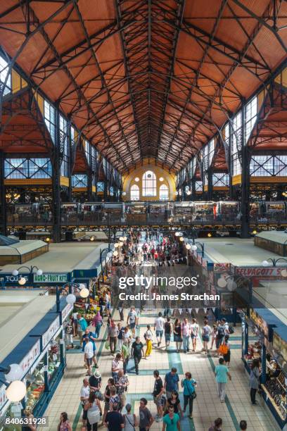vaulted interior of central market with crowds of shoppers below, budapest, hungary - markthalle stock-fotos und bilder