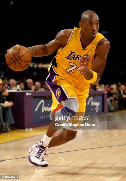 Kobe Bryant of the Los Angeles Lakers drives against the New York Knicks on December 16, 2008 at Staples Center in Los Angeles, California. The...