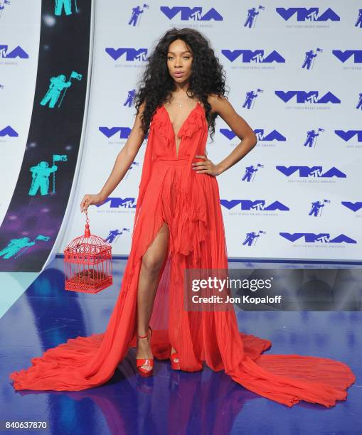 Singer Lil Mama arrives at the 2017 MTV Video Music Awards at The Forum on August 27, 2017 in Inglewood, California.