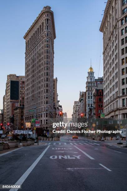 flat iron building and fifth avenue - flatiron building stock pictures, royalty-free photos & images