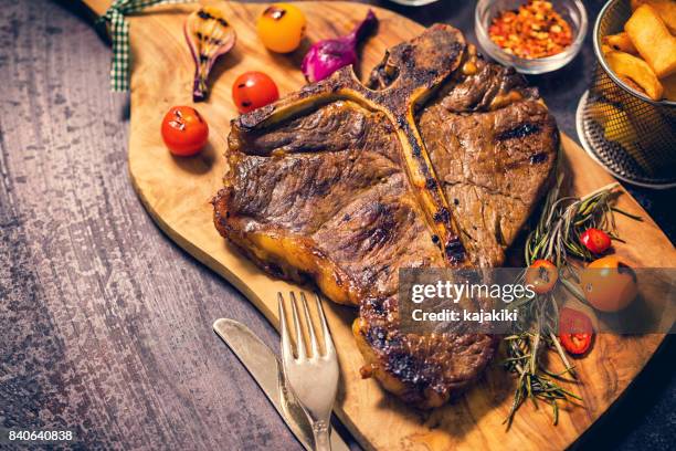 roasted t-bone steak - t bone steak stock pictures, royalty-free photos & images
