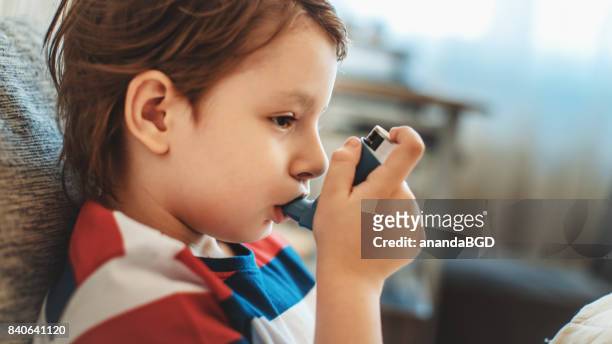 inhaler - asthmatic stock-fotos und bilder