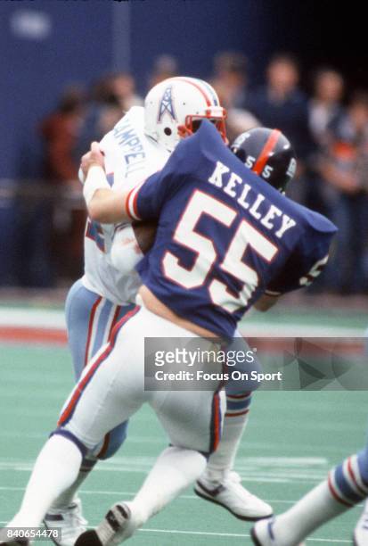 Brian Kelley of the New York Giants tackles Earl Campbell of the Houston Oilers during an NFL football game December 5, 1982 at Giants Stadium in...