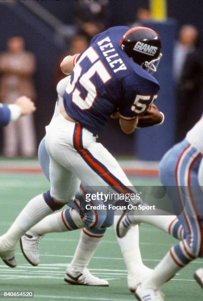 Brian Kelley of the New York Giants tackles Earl Campbell of the Houston Oilers during an NFL football game December 5, 1982 at Giants Stadium in...