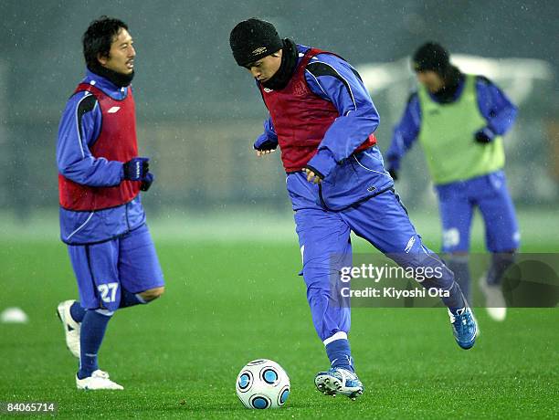 Yasuhito Endo and Hideo Hashimoto of Gamba Osaka work out during a training session at the International Stadium Yokohama on December 17, 2008 in...