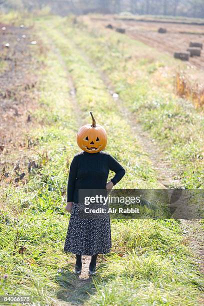 woman in a pumpkin mask - halloweenlykta bildbanksfoton och bilder