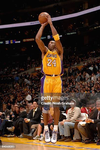 Kobe Bryant of the Los Angeles Lakers shoots during the game against the New Jersey Nets on November 25, 2008 at Staples Center in Los Angeles,...