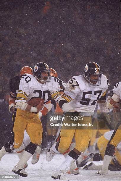 Pittsburgh Steelers Rocky Bleier in action, rushing vs Cincinnati Bengals. Weather, snow. Cincinnati, OH CREDIT: Walter Iooss Jr.