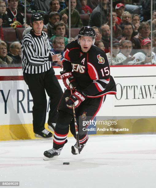Dany Heatley of the Ottawa Senators stickhandles the puck against the Florida Panthers at Scotiabank Place on December 8, 2008 in Ottawa, Ontario,...
