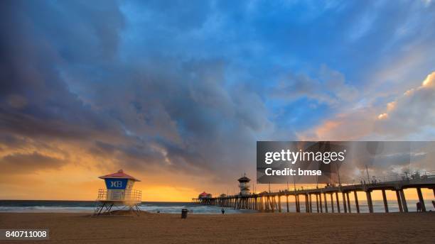 huntington beach pier - huntington beach foto e immagini stock