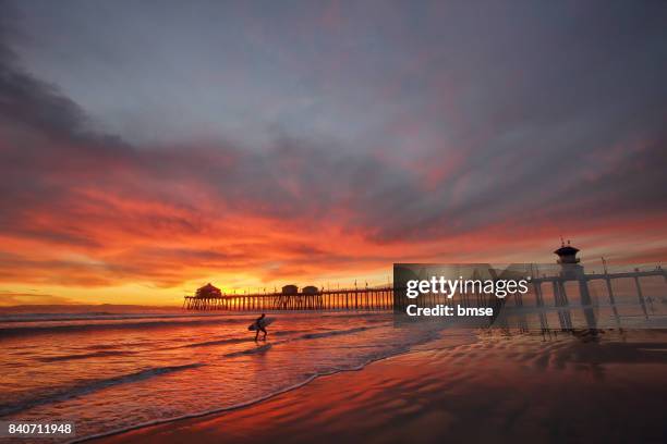 huntington beach pier - huntington beach fotografías e imágenes de stock