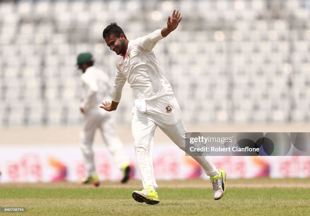 Bangladesh v Australia - 1st Test: Day 4
