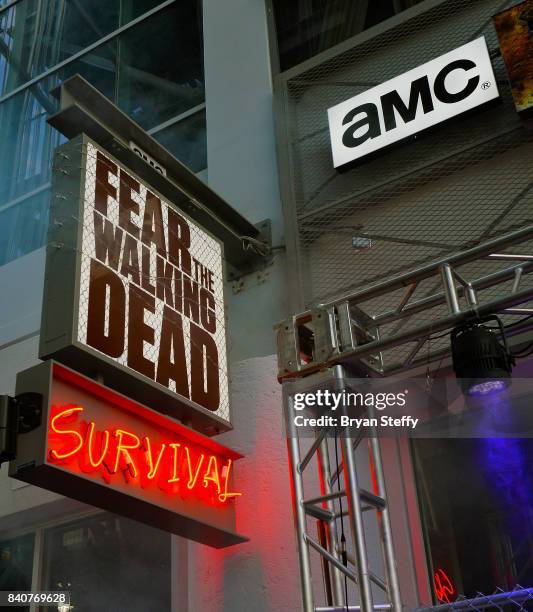 Fear The Walking Dead Survival Attraction Review The Walking Dead Experience Photos and Premium High Res Pictures