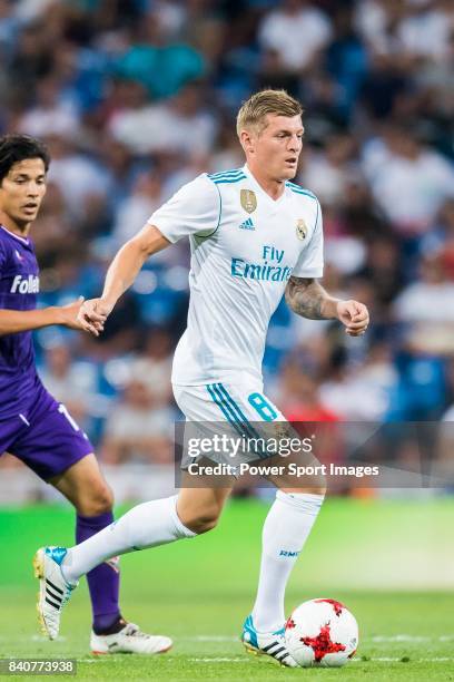 Toni Kroos of Real Madrid in action during the Santiago Bernabeu Trophy 2017 match between Real Madrid and ACF Fiorentina at the Santiago Bernabeu...