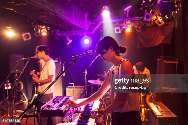live concert - rockband stockfoto's en -beelden